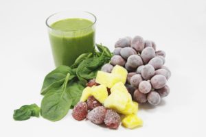 green-smoothie-frozen-fruit